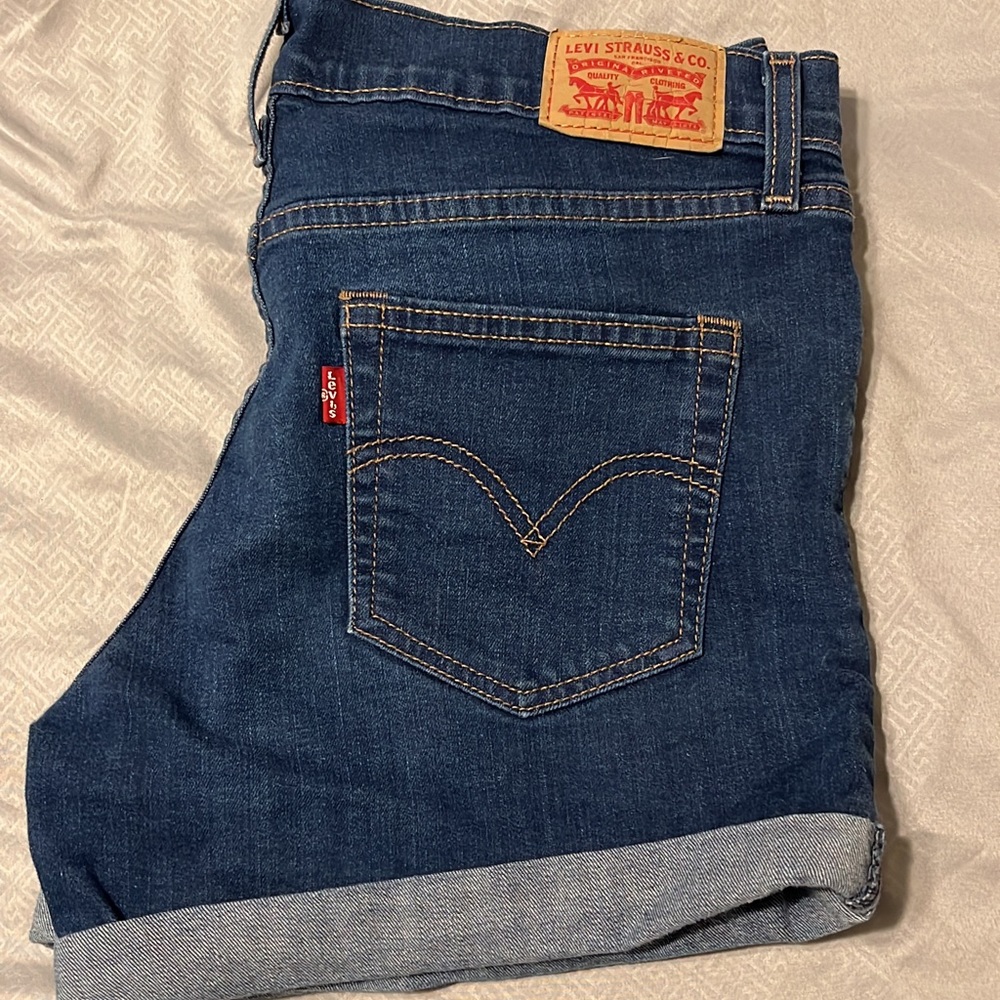 Women’s Levi shorts